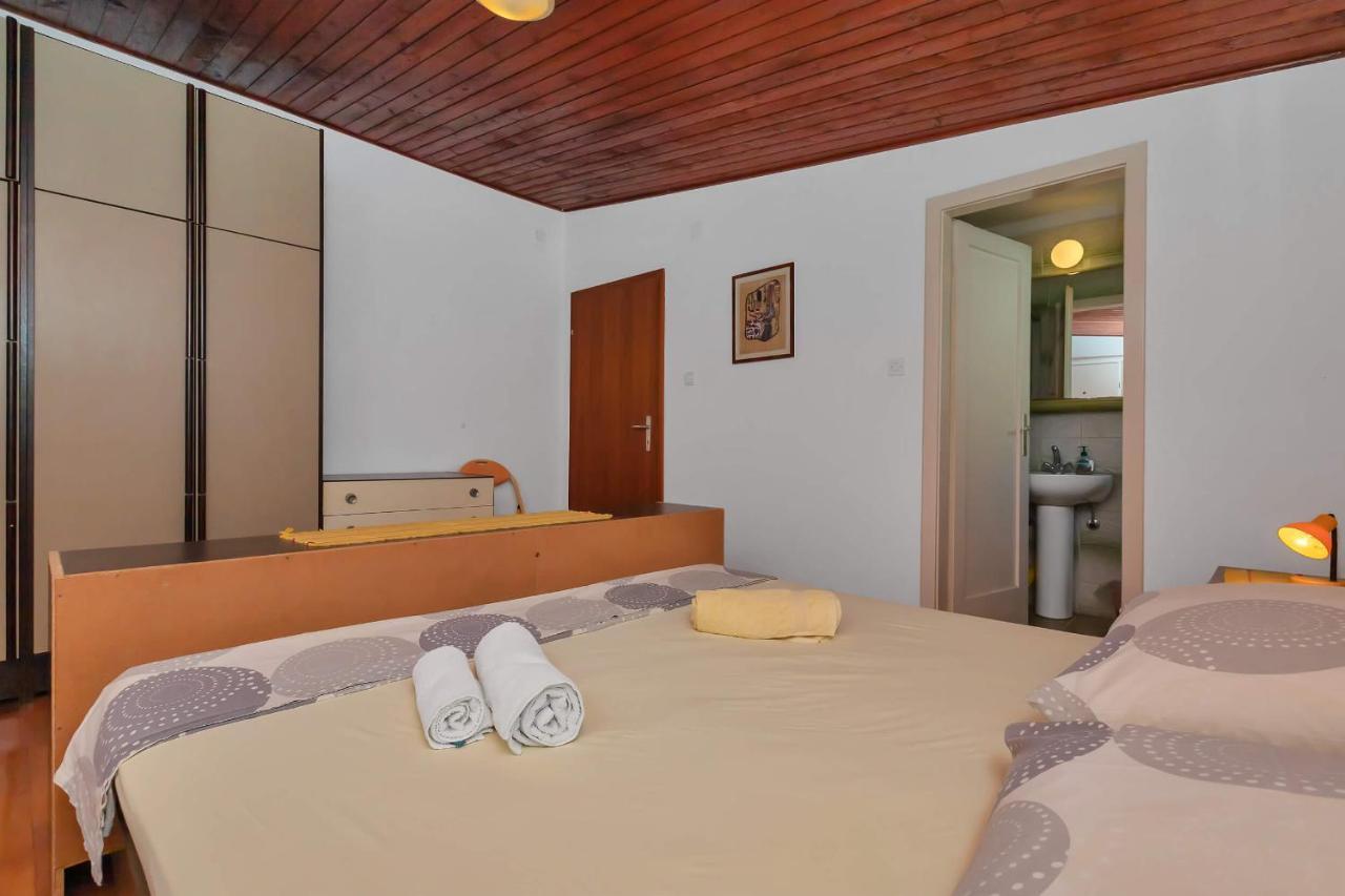 Apartament Vele