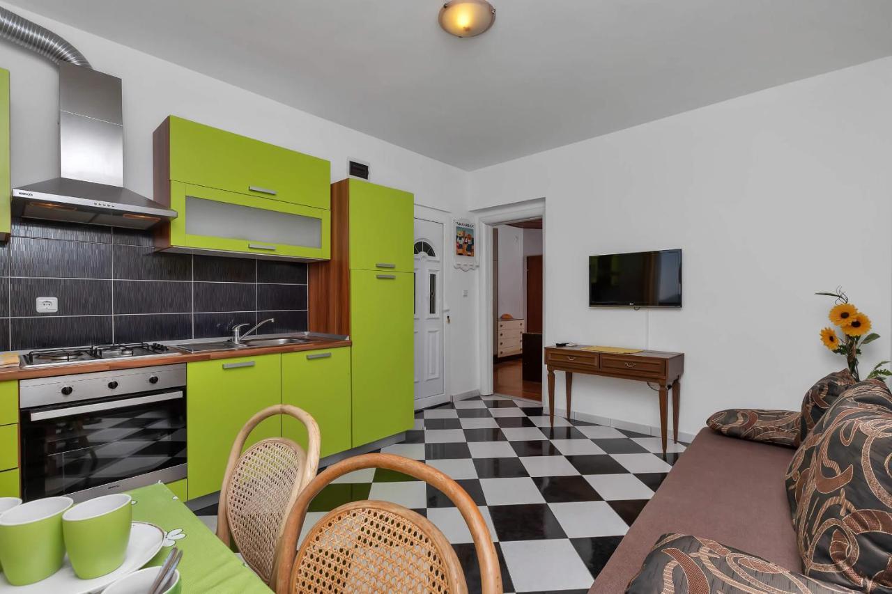 Apartament Vele *